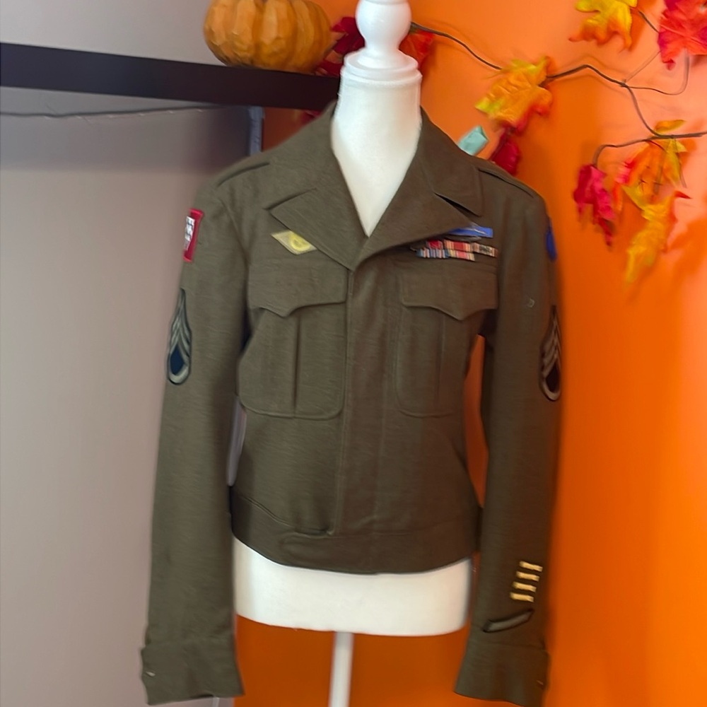 ****Authentic WW II Ike Jacket-Sz 34 R***